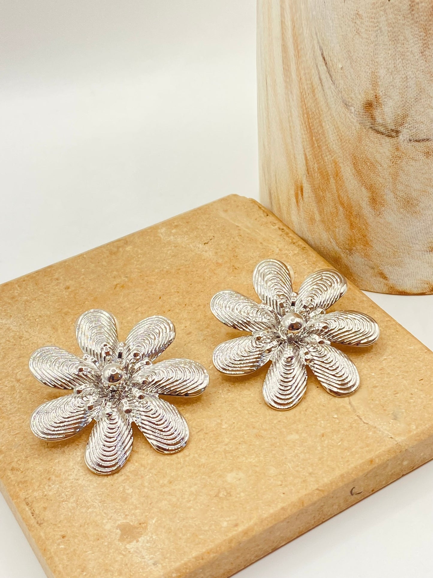 ARETE STATEMENT FLOR DAFNE