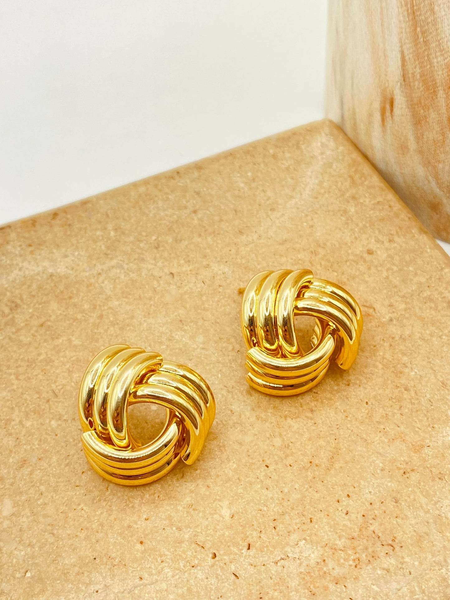 ARETES STUDS NIDIA