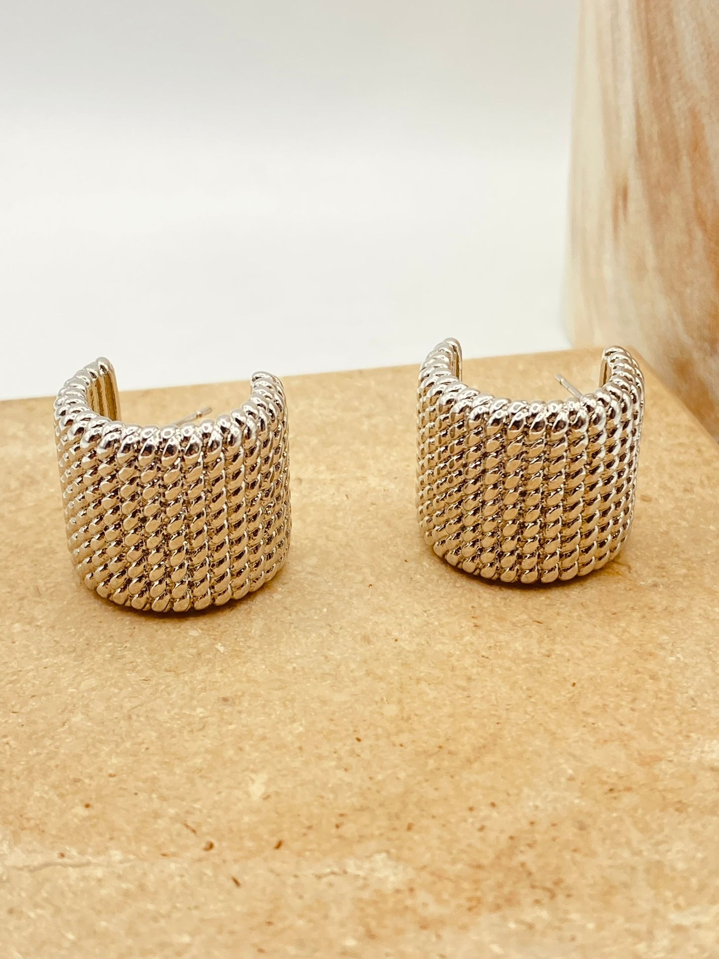 ARETE STUD YULI