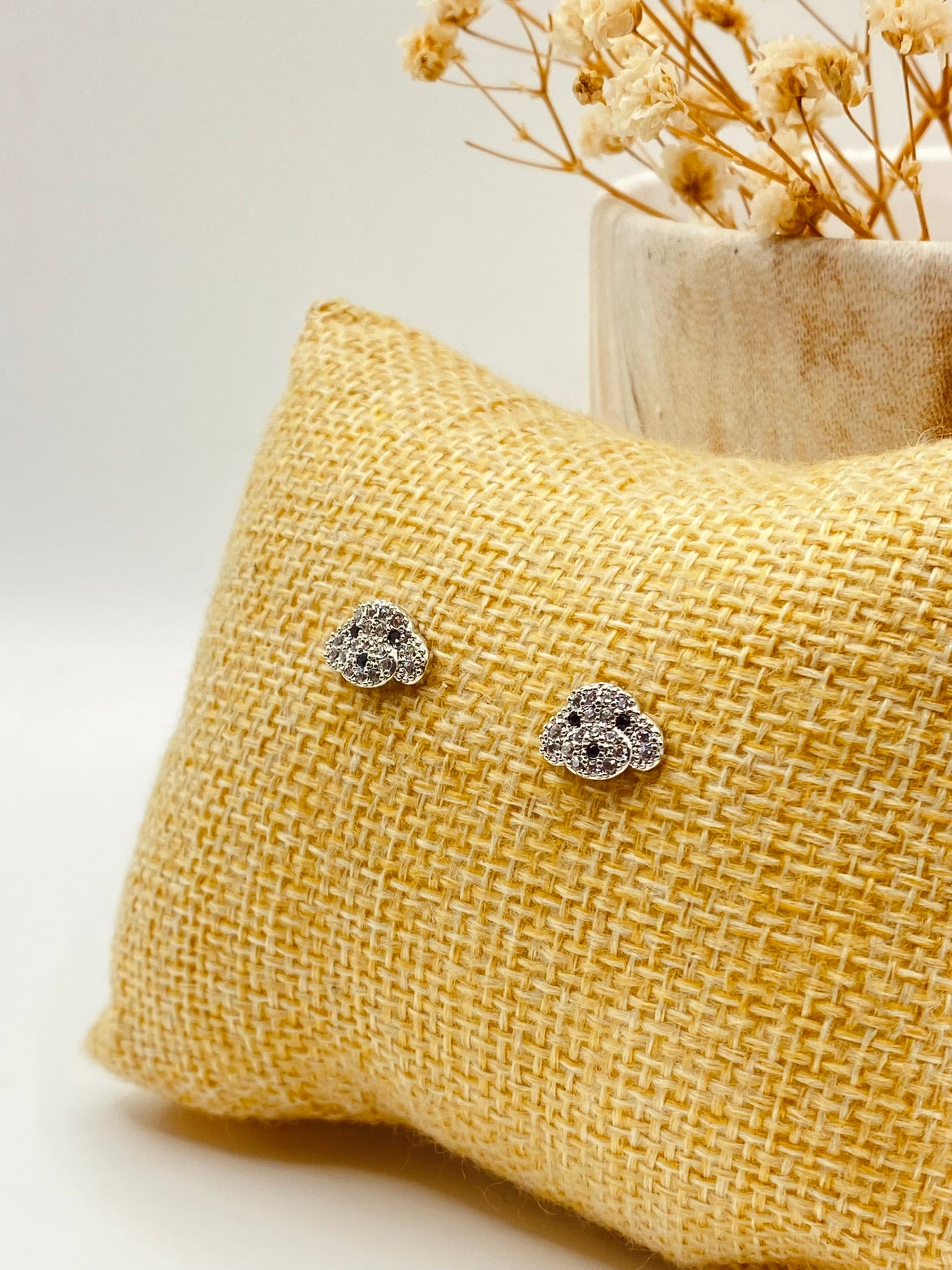 ARETE STUD YARI