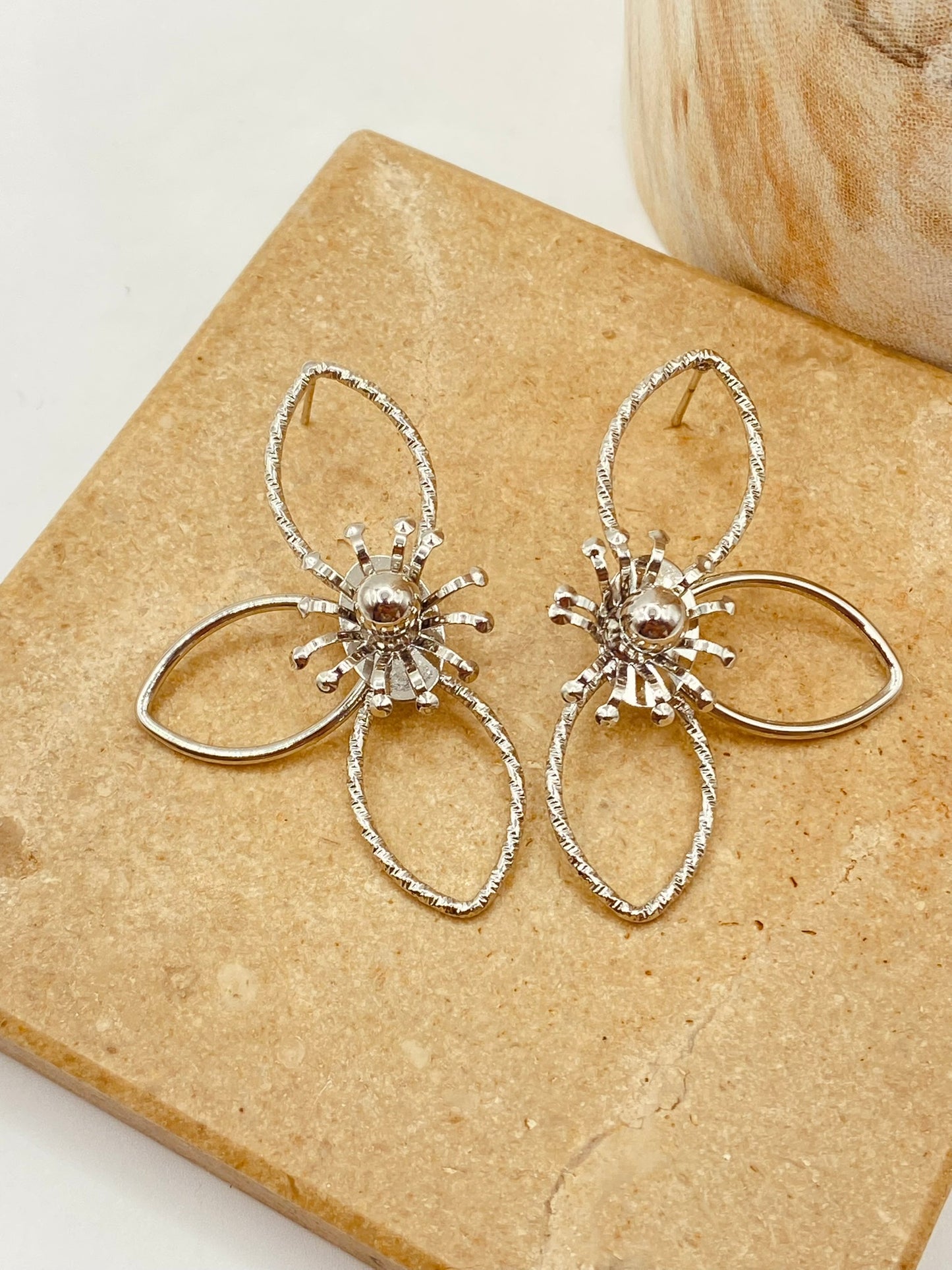 ARETE STATEMENT VANE