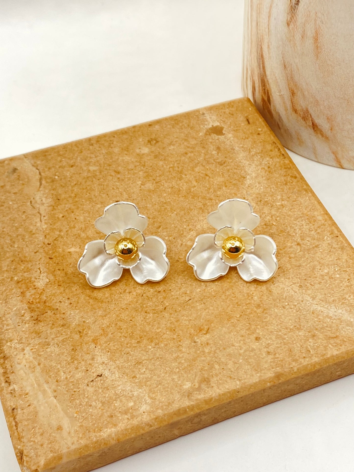 ARETE STUD MIA