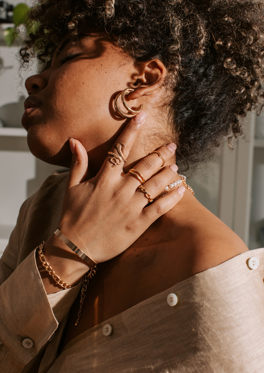 Tendencias en Joyería 2025: Corazones y Pop de Color que Enamoran ❤️