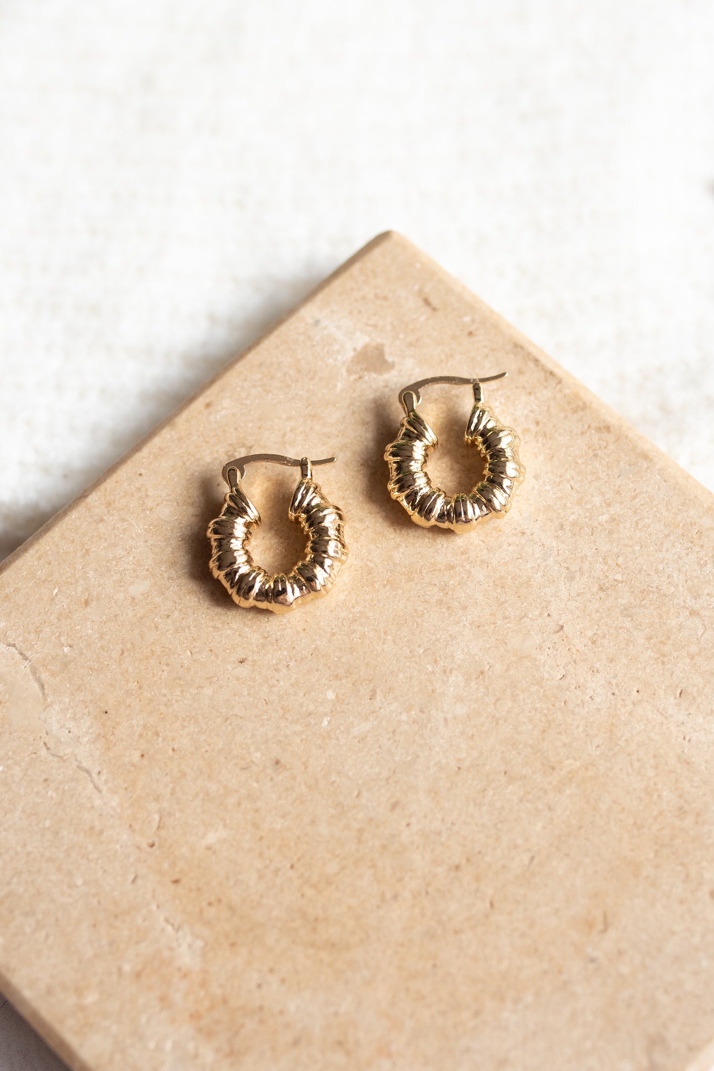 ARETE HOOP ISABELA
