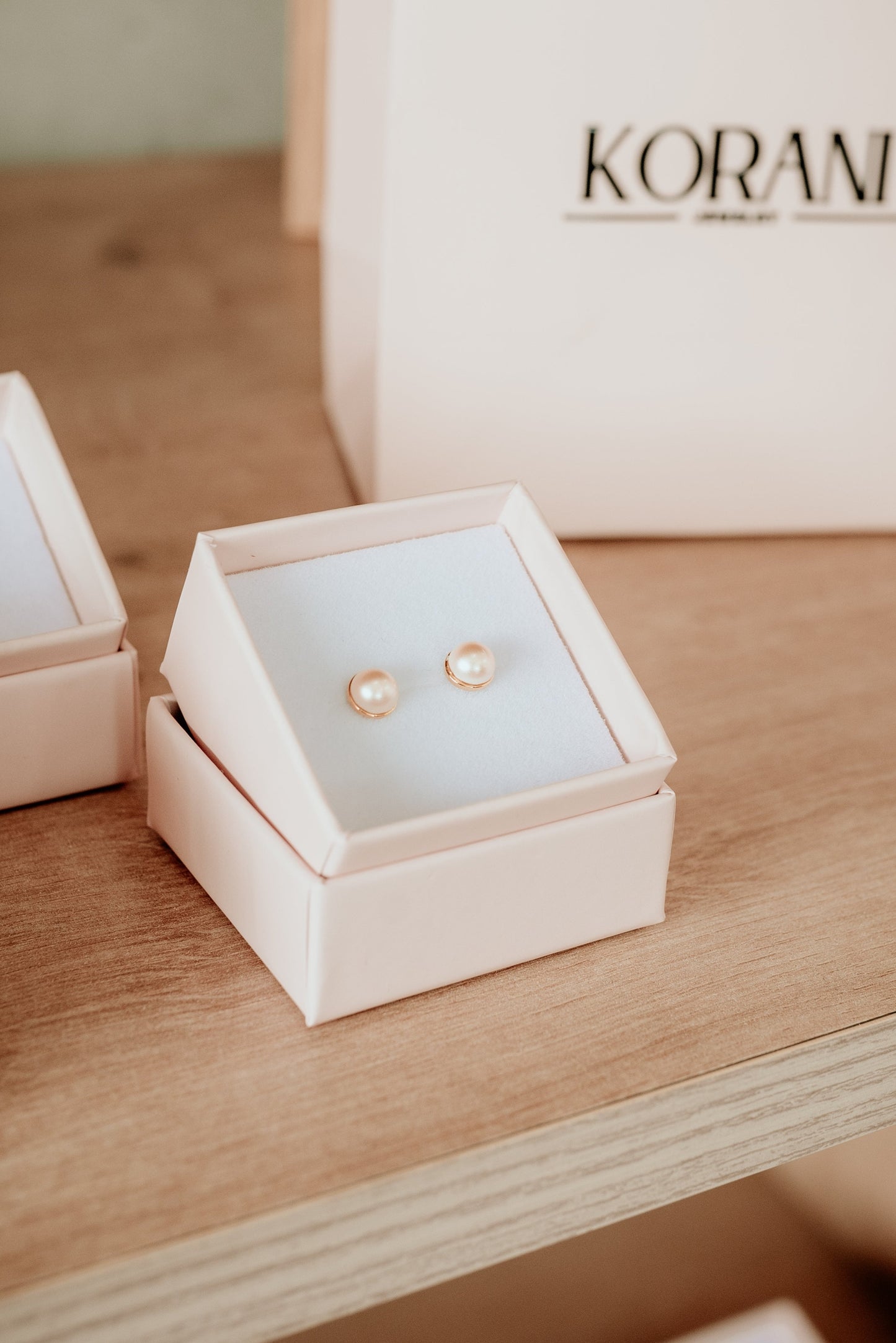 ARETE STUD LUNA