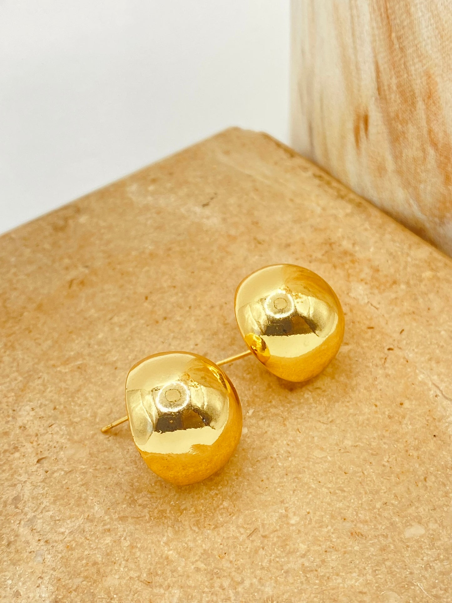 ARETE STUD CELESTE